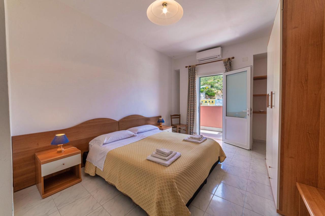Albergo Le Querce Ponza Luaran gambar